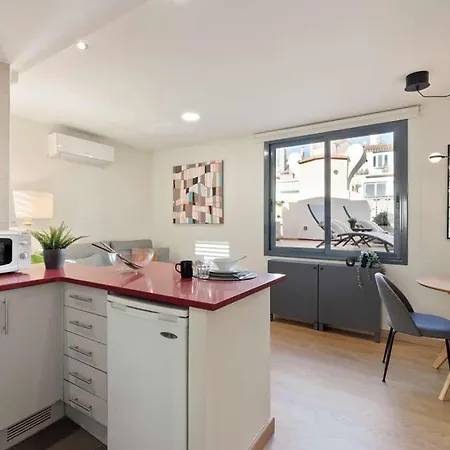 Luxury Penthouse In Next To Diagonal Apartment